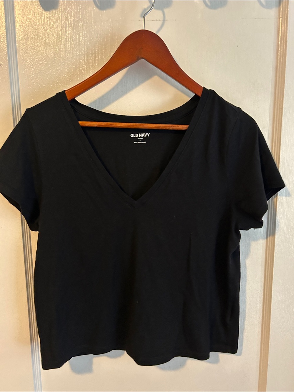 Old Navy Black V-Neck Short Sleeve Tee - Classic Basic